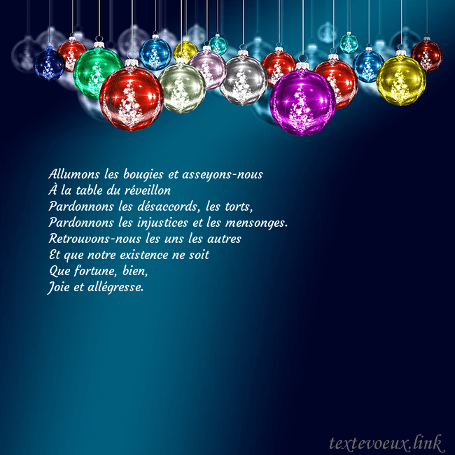 Carte postale bleue avec des jouets d'arbre de Noël Allumons les bougies et asseyons-nous
À la table d Carte postale bleue avec des jouets d'arbre de Noël