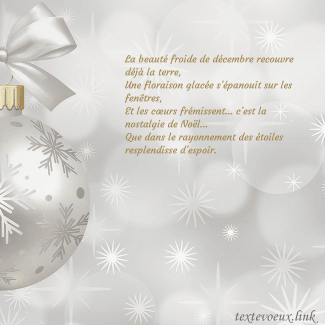 Carte postale avec un jouet de sapin de Noël en argent