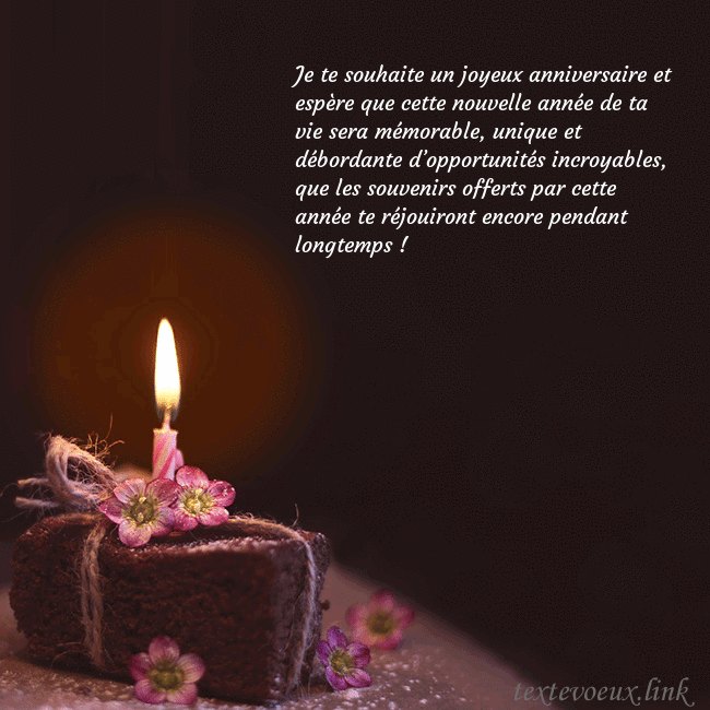 Carte animée - un gâteau avec une bougie allumée