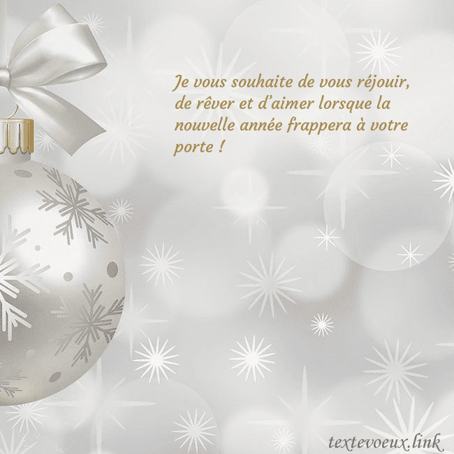 Carte postale avec un jouet de sapin de Noël en argent