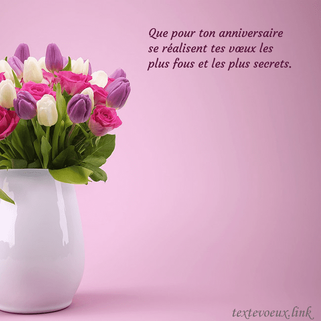 Carte d'anniversaire avec des tulipes dans un vase