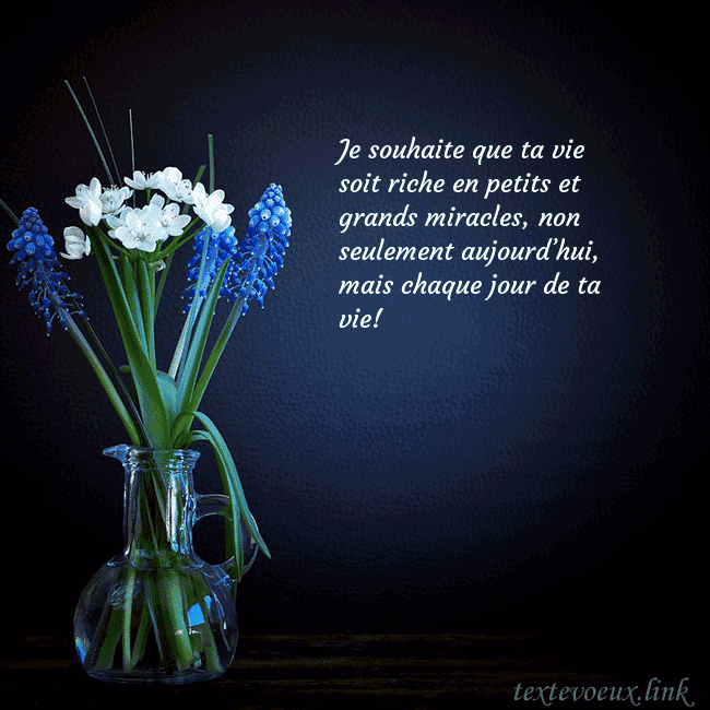 Carte de voeux avec des fleurs bleues dans un vase