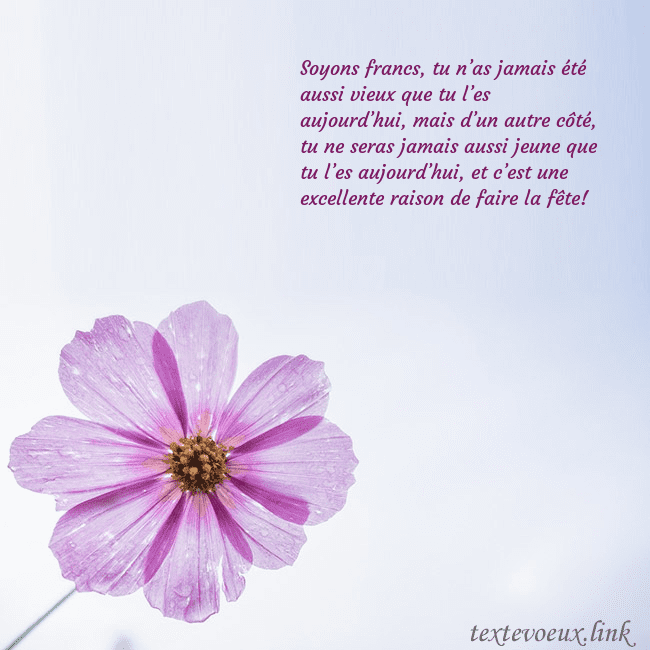 Carte électronique avec fleur violette