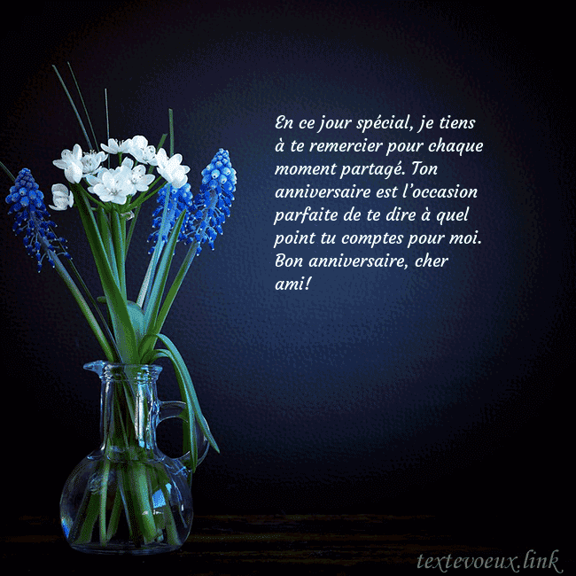 Carte de voeux avec des fleurs bleues dans un vase