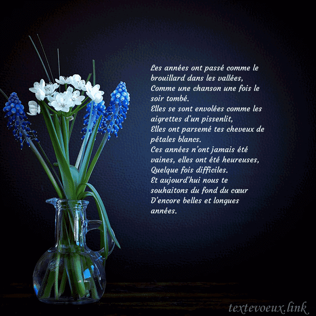 Carte de voeux avec des fleurs bleues dans un vase Les années ont passé comme le brouillard dans les Carte de voeux avec des fleurs bleues dans un vase