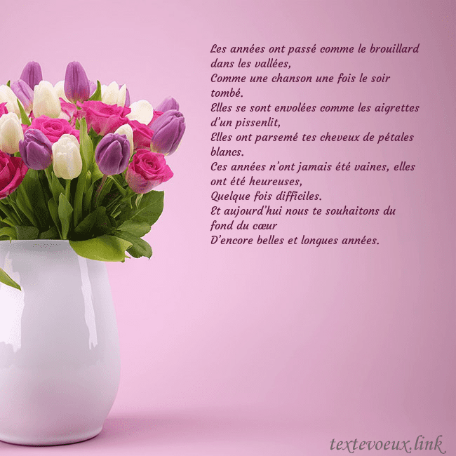 Carte d'anniversaire avec des tulipes dans un vase