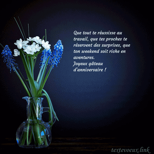 Carte de voeux avec des fleurs bleues dans un vase