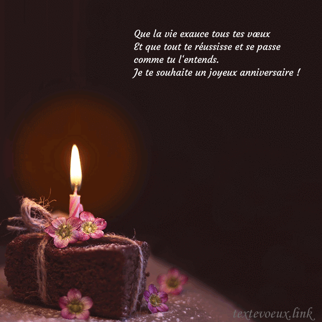 Carte animée - un gâteau avec une bougie allumée
