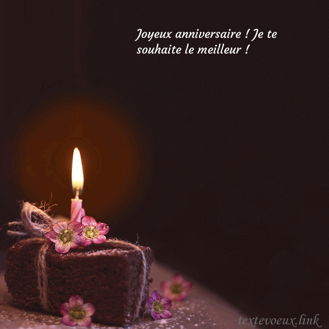 Carte animée - un gâteau avec une bougie allumée
